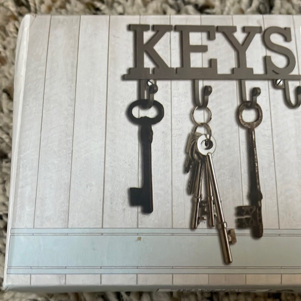 Key holder for wall